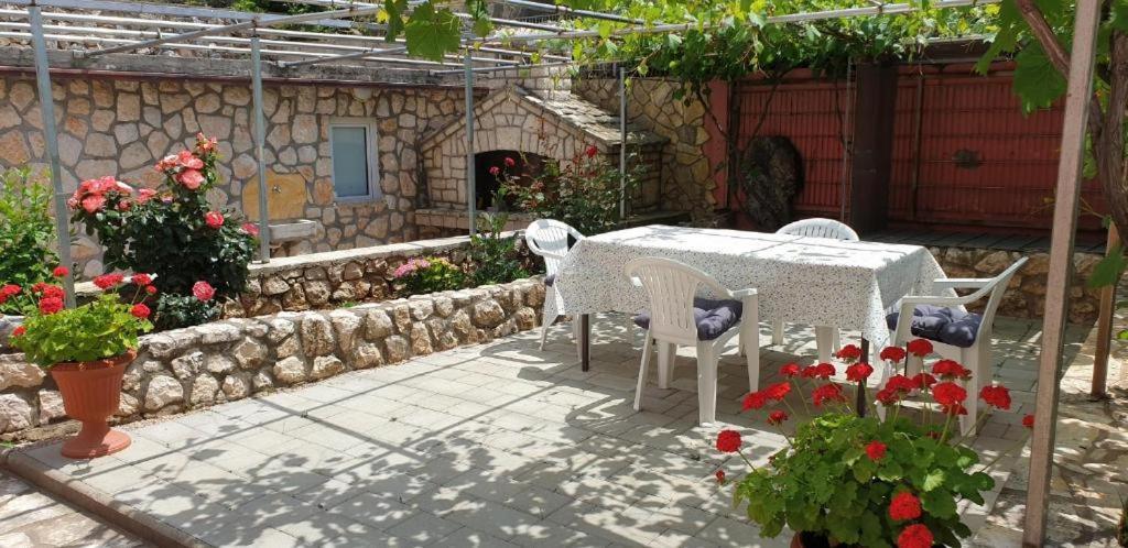 Dobrinj Apartments Roses מראה חיצוני תמונה