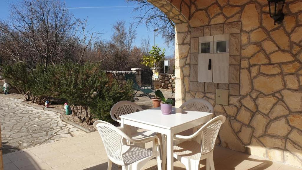 Dobrinj Apartments Roses מראה חיצוני תמונה