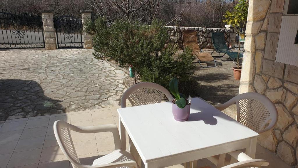 Dobrinj Apartments Roses מראה חיצוני תמונה