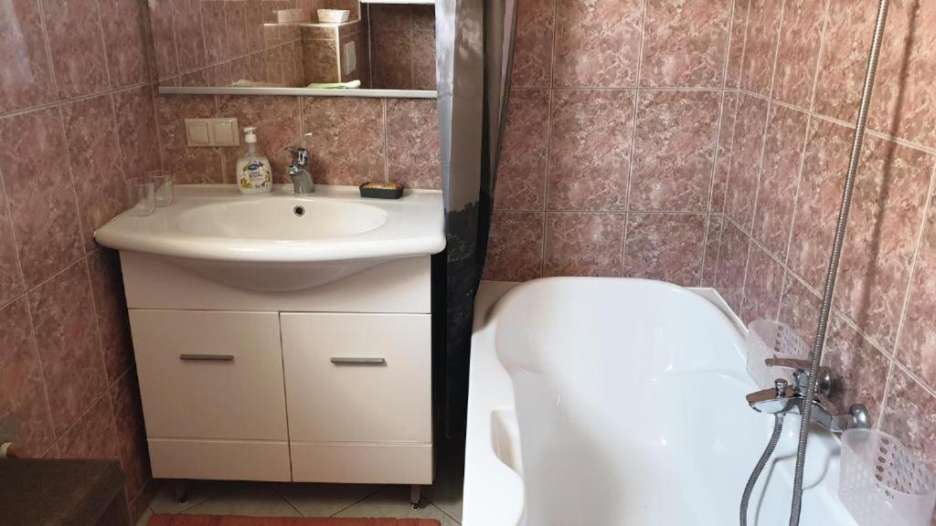 Dobrinj Apartments Roses מראה חיצוני תמונה