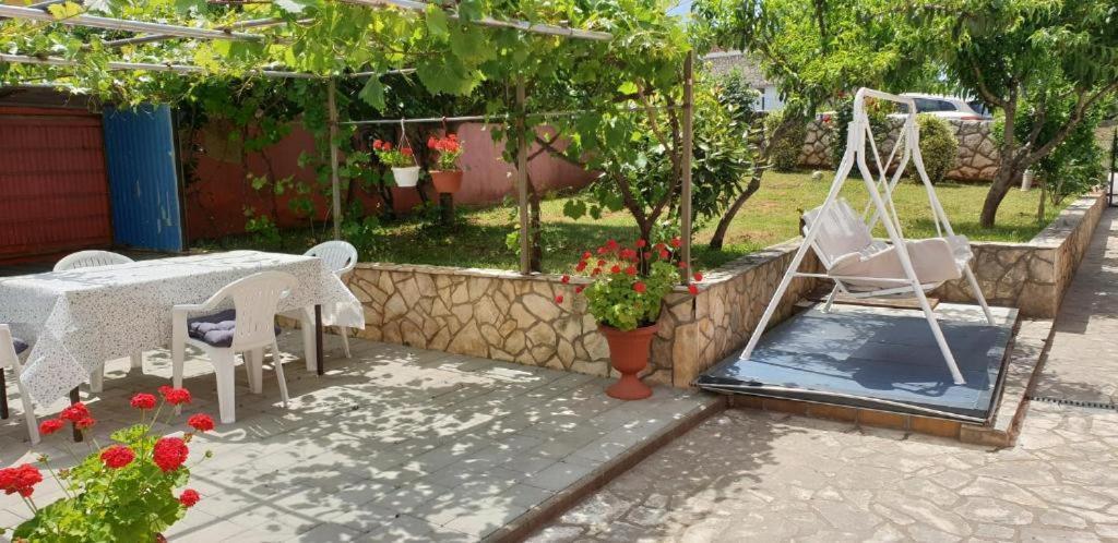 Dobrinj Apartments Roses מראה חיצוני תמונה