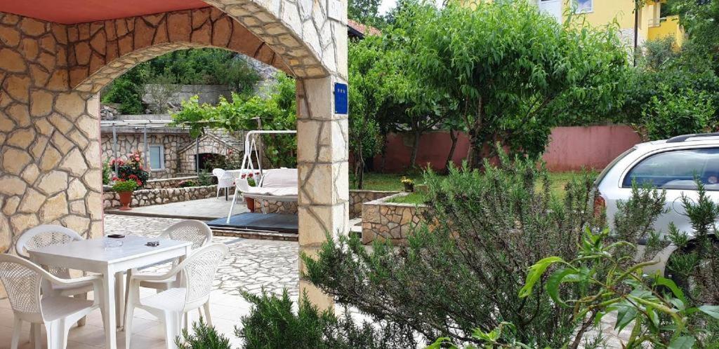 Dobrinj Apartments Roses מראה חיצוני תמונה