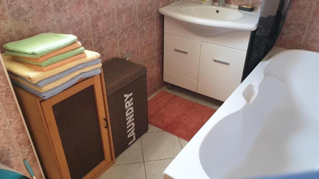 Dobrinj Apartments Roses מראה חיצוני תמונה